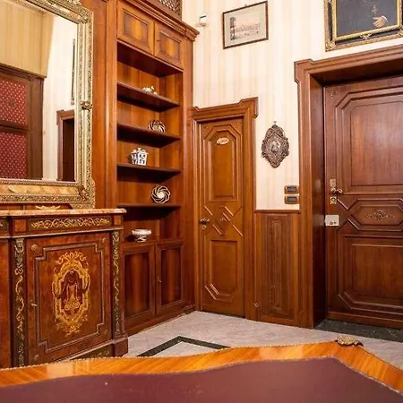 Royal Duomo Centro Storico 80 Mt Dal Duomo Apartment *