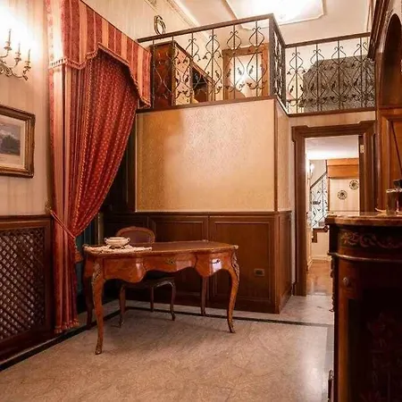 Royal Duomo Centro Storico 80 Mt Dal Duomo Apartment Naples