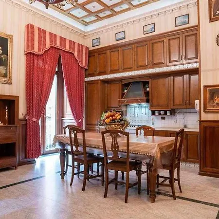 Apartment Royal Duomo Centro Storico 80 Mt Dal Duomo Naples