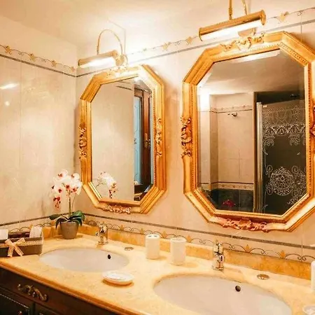 Apartment Royal Duomo Centro Storico 80 Mt Dal Duomo Naples